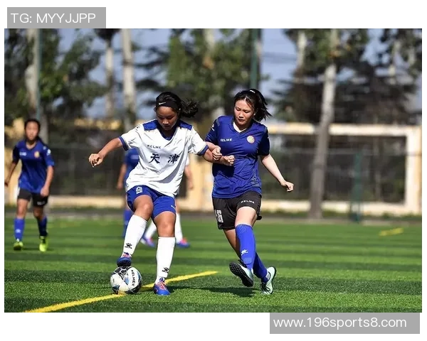 掌握足球运球技巧的关键要领与实用训练方法解析